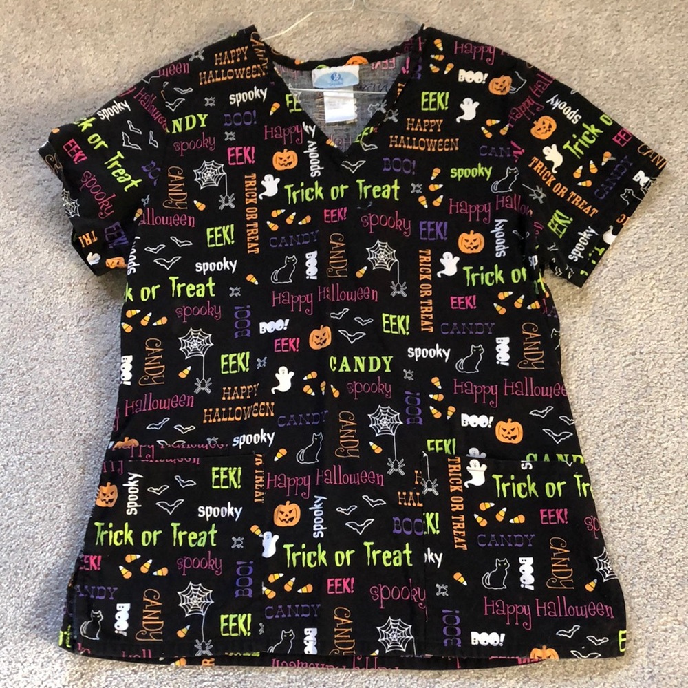 HALLOWEEN SCRUB TOP • SIZE SMALL